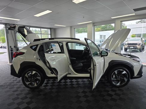 Used 2024 Subaru Crosstrek 2.5i Limited w/ Crosstrek Mirror Package AWD/4WD image 17