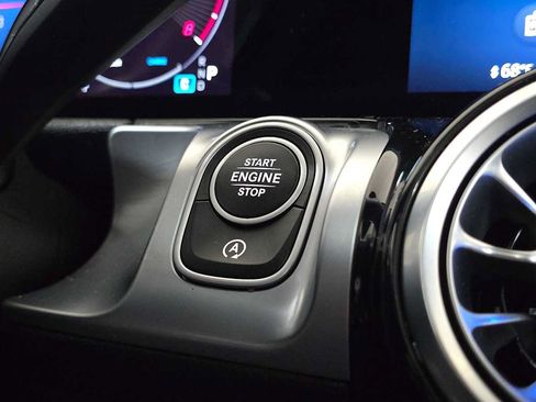 Used 2025 Mercedes-Benz GLB 250 4MATIC image 36