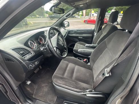 Used 2018 Dodge Grand Caravan SE FWD image 8