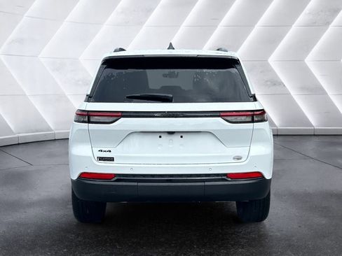 New 2025 Jeep Grand Cherokee Altitude AWD/4WD image 5