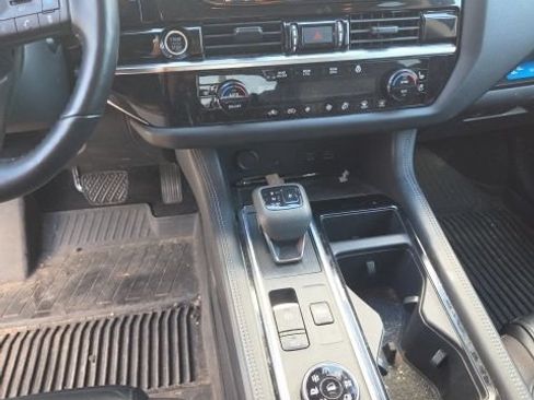 Used 2023 Nissan Pathfinder Platinum AWD/4WD image 13