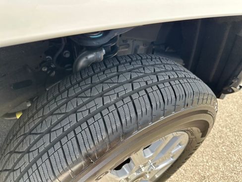 Used 2025 Toyota Tacoma SR AWD/4WD image 15