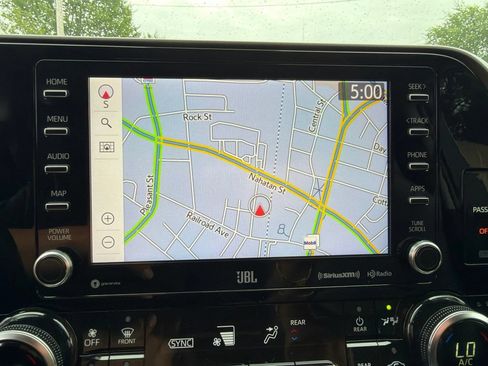 Used 2020 Toyota Highlander Limited AWD/4WD image 24