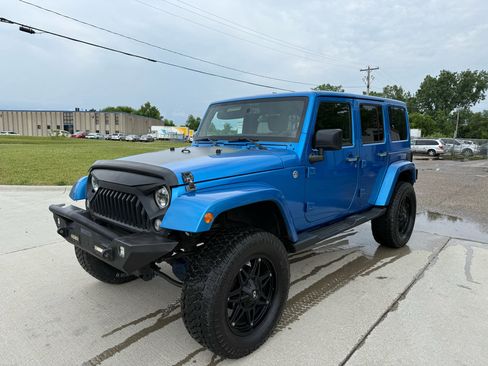 Used 2014 Jeep Wrangler Unlimited Sahara w/ Dual Top Group image 8
