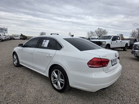 Used 2015 Volkswagen Passat TDI SE image 5