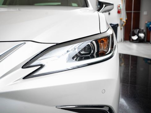 New 2025 Lexus ES 350 Luxury image 16