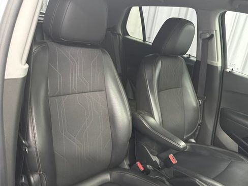 Used 2019 Chevrolet Trax LT w/ LT Convenience Package FWD image 15