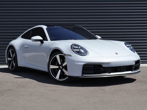Used 2025 Porsche 911 Carrera RWD image 8
