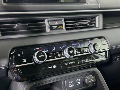 Used 2025 Honda Pilot EX-L image 14