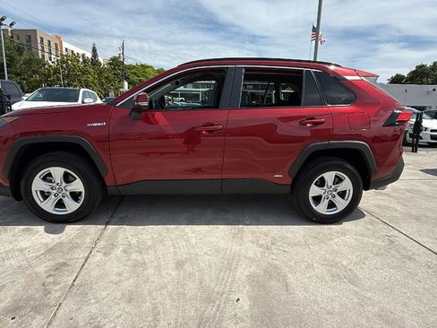 Used 2021 Toyota RAV4 LE AWD/4WD image 11