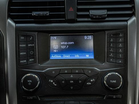 Used 2017 Ford Fusion SE FWD image 25