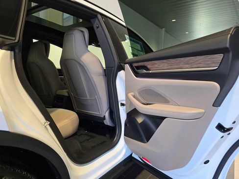 New 2025 Porsche Macan 4S Electric image 15