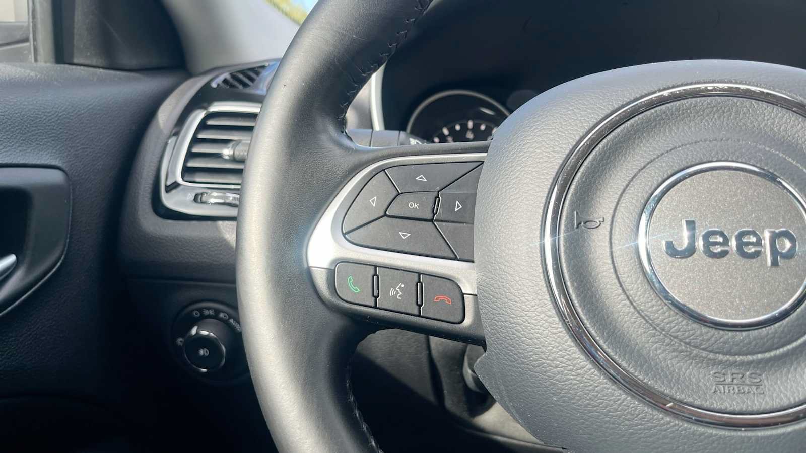 Used 2018 Jeep Compass Latitude w/ Popular Equipment Group FWD image 38