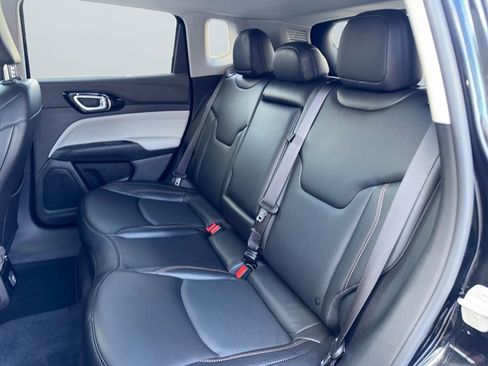 Used 2022 Jeep Compass Limited image 13