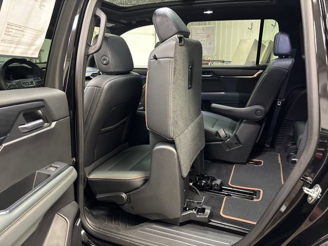 Used 2025 GMC Acadia AT4 w/ Super Cruise Package AWD/4WD image 39