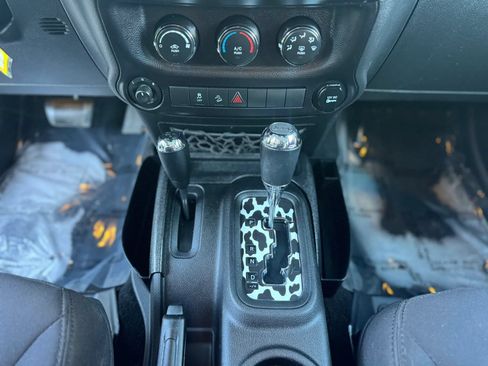 Used 2014 Jeep Wrangler Unlimited Sport w/ Quick Order Package 24S AWD/4WD image 17