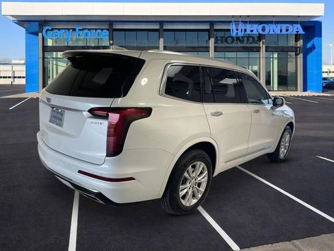 Used 2024 Cadillac XT6 Luxury FWD image 2