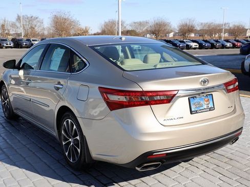 Used 2016 Toyota Avalon Limited image 3