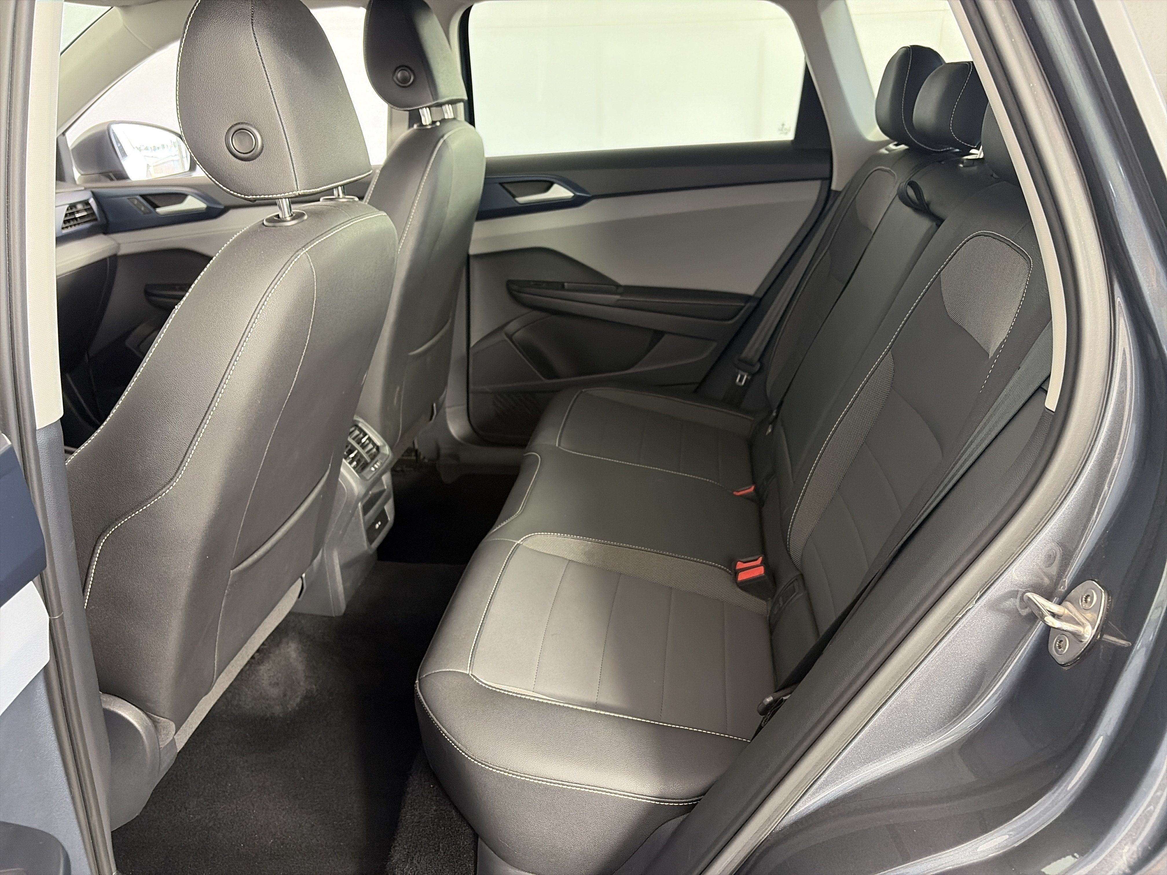 Used 2024 Volkswagen Taos SE FWD image 7