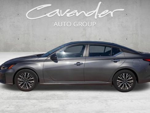 Used 2024 Nissan Altima 2.5 SV image 4