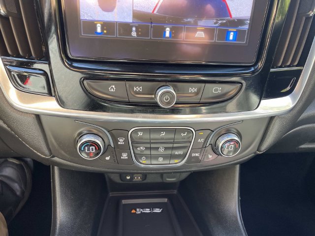 Used 2023 Chevrolet Traverse LT w/ LT Premium Package AWD/4WD image 29