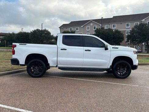 Used 2025 Chevrolet Silverado 1500 LT Trail Boss w/ Dark Appearance Package image 5