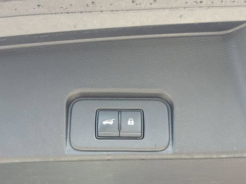 Used 2025 Nissan Rogue SV FWD image 31