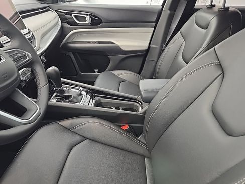 New 2025 Jeep Compass Limited w/ Sun & Sound Group image 9