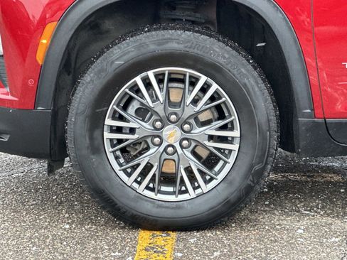 Certified 2024 Chevrolet Traverse LT w/ Enhanced Driving Package image 8