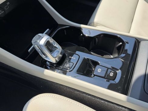 Used 2023 Volvo XC40 B5 Plus w/ Climate Package AWD/4WD image 6