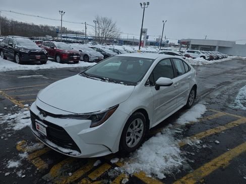 Used 2024 Toyota Corolla LE image 9