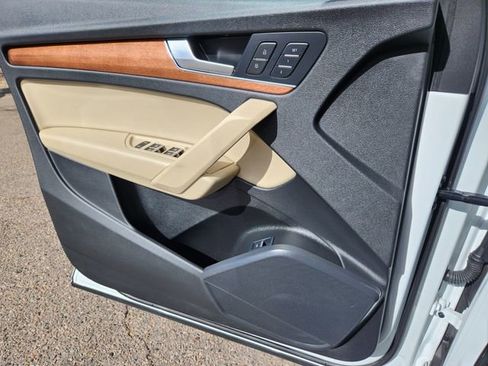 Used 2023 Audi Q5 2.0T Premium w/ Convenience Package image 21