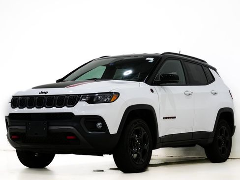 Used 2023 Jeep Compass Trailhawk image 3