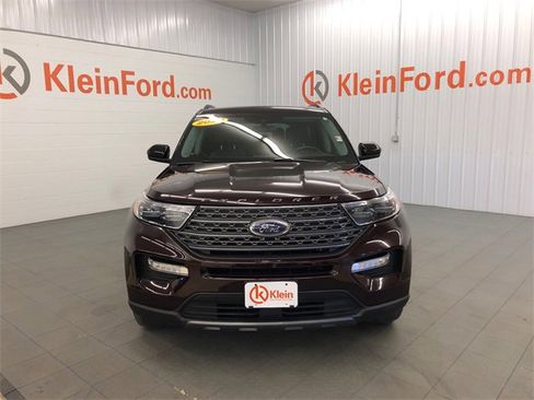 Used 2022 Ford Explorer XLT w/ Equipment Group 202A image 2