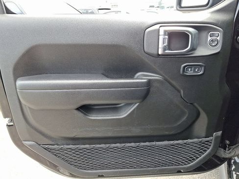 Used 2024 Jeep Wrangler Unlimited Rubicon 4xe AWD/4WD image 10