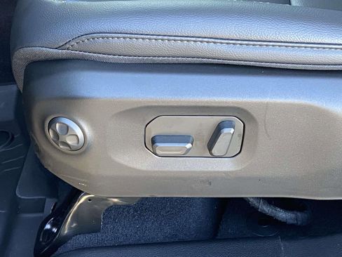 New 2025 Jeep Gladiator Sport image 17