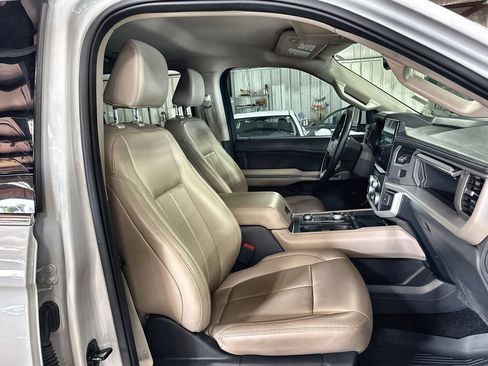 Used 2022 Ford Expedition XLT AWD/4WD image 32