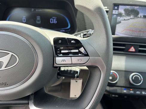 New 2025 Hyundai Elantra SE FWD image 27