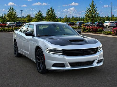 Used 2019 Dodge Charger SXT w/ Blacktop Package RWD image 7