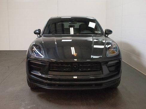 Certified 2025 Porsche Macan image 7