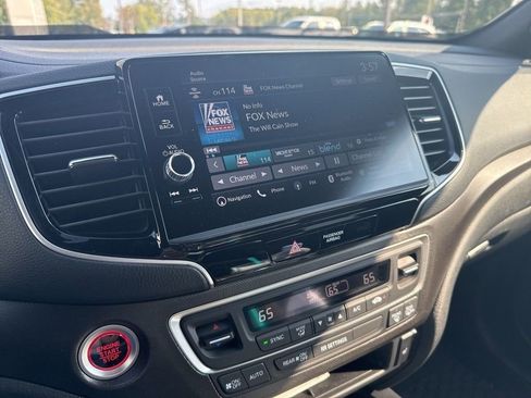 Used 2025 Honda Ridgeline TrailSport image 2