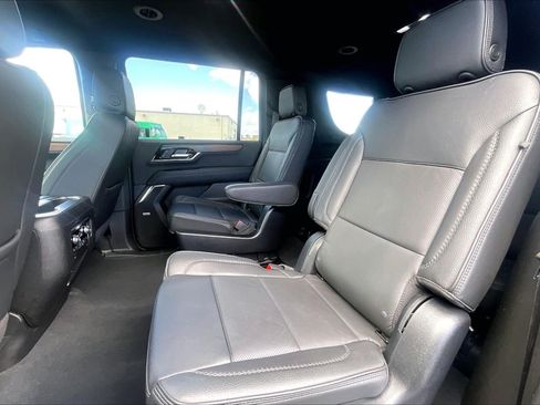 Used 2025 GMC Yukon XL Denali AWD/4WD image 21