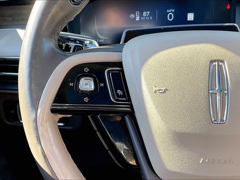 Used 2023 Lincoln Corsair Reserve w/ Equipment Group 202A AWD/4WD image 18
