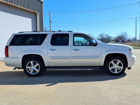 Used 2008 Chevrolet Suburban LTZ w/ LTZ Preferred Equipment Group image 4