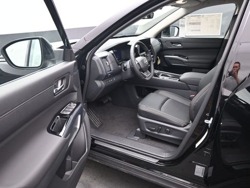 New 2026 Nissan Pathfinder SL FWD image 10