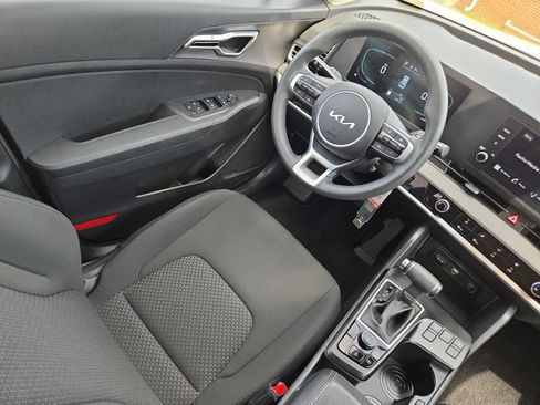 Certified 2025 Kia Sportage LX AWD/4WD image 17