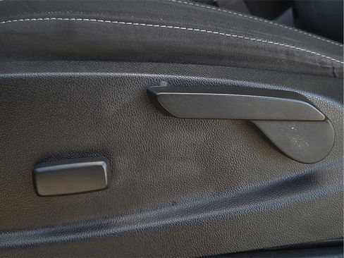 Used 2018 Chevrolet Colorado LT w/ LT Convenience Package image 17