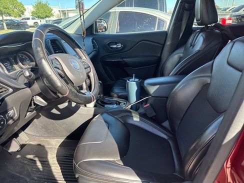 Used 2020 Jeep Cherokee Latitude Plus image 5