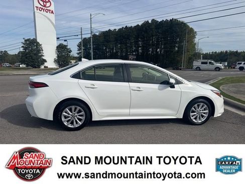 Used 2025 Toyota Corolla XLE image 2