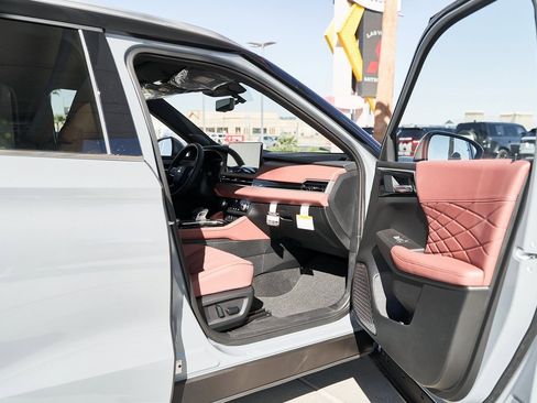 New 2025 Mitsubishi Outlander SEL image 12